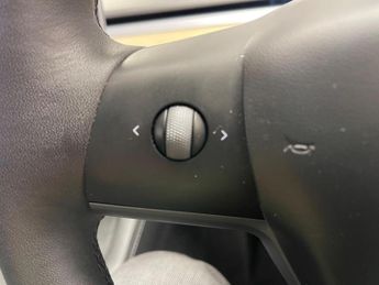 Tesla Model Y (Dual Motor) Long Range Auto 4WDE 5dr