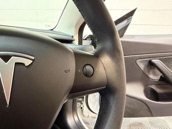 Tesla Model 3 Standard Range Plus Auto RWD 4dr