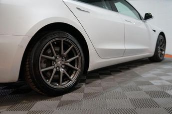 Tesla Model 3 Standard Range Plus Auto RWD 4dr