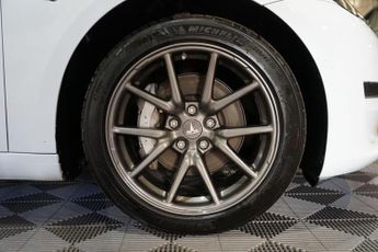 Tesla Model 3 Standard Range Plus Auto RWD 4dr