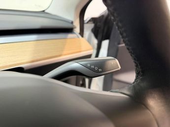 Tesla Model 3 Standard Range Plus Auto RWD 4dr