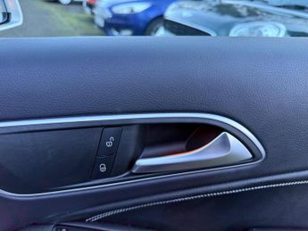 Mercedes-Benz A Class 1.6 A180 Sport Hatchback 5dr Petrol 7G-DCT Euro 6 (s/s) (122 ps)