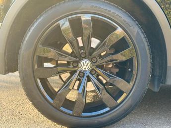 Volkswagen Tiguan 2.0 BiTDI R-Line DSG 4Motion Euro 6 (s/s) 5dr