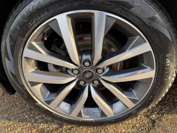 Land Rover Discovery 3.0 D300 MHEV R-Dynamic SE Auto 4WD Euro 6 (s/s) 5dr