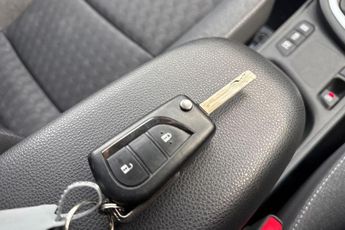 Toyota Yaris 1.5 VVT-h Design E-CVT Euro 6 (s/s) 5dr