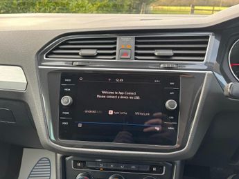 Volkswagen Tiguan 2.0 TDI SE Navigation DSG Euro 6 (s/s) 5dr