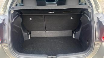 Toyota Yaris 1.5 VVT-h Design E-CVT Euro 6 (s/s) 5dr