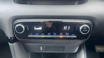Toyota Yaris 1.5 VVT-h Design E-CVT Euro 6 (s/s) 5dr