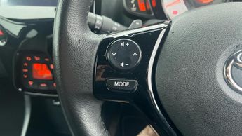 Toyota AYGO 1.0 VVT-i x-trend x-shift Euro 6 5dr (Safety Sense)