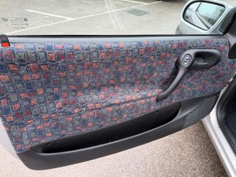 Vauxhall Corsa 1.2i CDX Hatchback 3dr Petrol Automatic (180 g/km, 64 bhp)