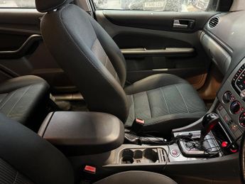 Ford Focus 1.6 Titanium 5dr