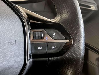 Peugeot E-2008 50kWh GT Premium SUV 5dr Electric Auto (136 ps)