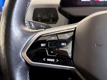Volkswagen ID.3 Pro 58kWh Family Hatchback 5dr Electric Auto (145 ps)