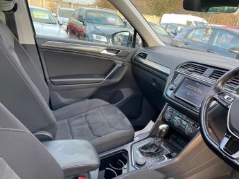 Volkswagen Tiguan 2.0 TDI BlueMotion Tech SEL DSG 4Motion Euro 6 (s/s) 5dr