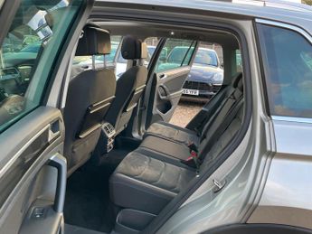 Volkswagen Tiguan 2.0 TDI BlueMotion Tech SEL DSG 4Motion Euro 6 (s/s) 5dr