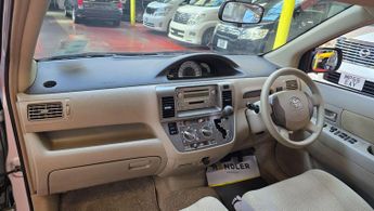 Toyota Raum 1.5 Auto lift mobility chair