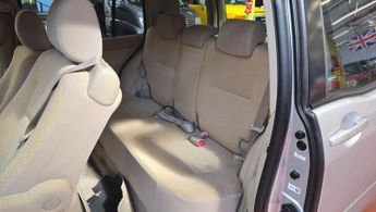 Toyota Raum 1.5 Auto lift mobility chair