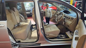 Toyota Raum 1.5 Auto lift mobility chair