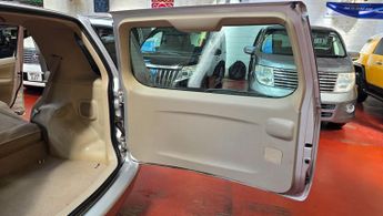 Toyota Raum 1.5 Auto lift mobility chair