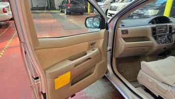 Toyota Raum 1.5 Auto lift mobility chair