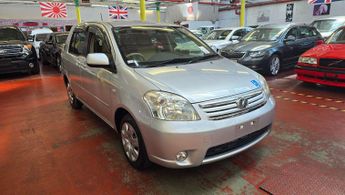 Toyota Raum 1.5 Auto lift mobility chair