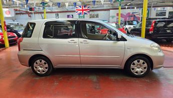 Toyota Raum 1.5 Auto lift mobility chair