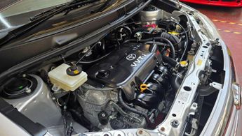 Toyota Raum 1.5 Auto lift mobility chair