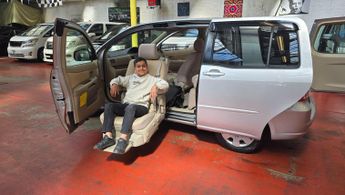 Toyota Raum 1.5 Auto lift mobility chair