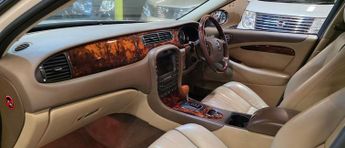 Jaguar S-Type 3.0 v6 se Rare White Ulez Free