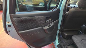 Toyota Yaris Verso 1.3 Mobility access auto lift chair