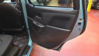 Toyota Yaris Verso 1.3 Mobility access auto lift chair
