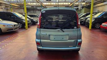Toyota Yaris Verso 1.3 Mobility access auto lift chair