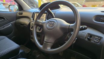 Toyota Yaris Verso 1.3 Mobility access auto lift chair