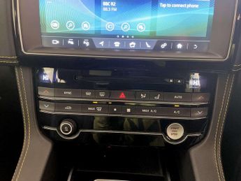 Jaguar F-PACE 2.0 P300 300 Sport SUV 5dr Petrol Auto AWD Euro 6 (s/s) (300 ps)