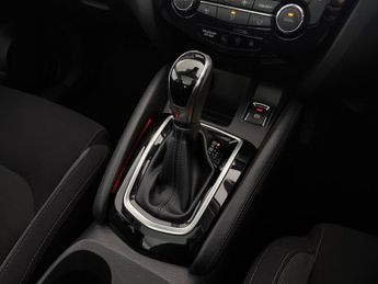 Nissan Qashqai 1.2 DIG-T N-Connecta XTRON Euro 6 (s/s) 5dr