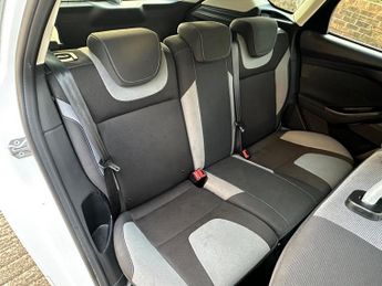 Ford Focus 1.6 Zetec Powershift Euro 5 5dr