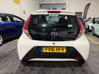 Toyota AYGO 1.0 VVT-i x-play Euro 6 5dr