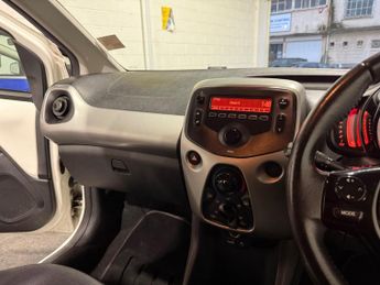 Toyota AYGO 1.0 VVT-i x-play Euro 6 5dr