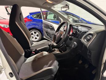 Toyota AYGO 1.0 VVT-i x-play Euro 6 5dr