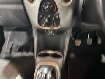 Toyota AYGO 1.0 VVT-i x-play Euro 6 5dr