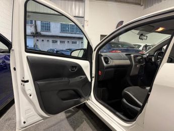 Toyota AYGO 1.0 VVT-i x-play Euro 6 5dr