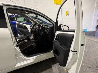 Toyota AYGO 1.0 VVT-i x-play Euro 6 5dr