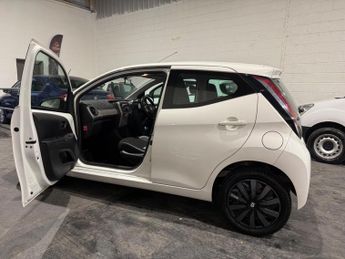 Toyota AYGO 1.0 VVT-i x-play Euro 6 5dr