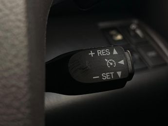 Toyota RAV4 2.2 D-CAT SR Auto 4WD Euro 5 5dr