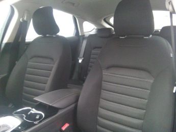 Ford Mondeo 2.0 TDCi Zetec Hatchback 5dr Diesel Powershift Euro 6 (s/s) (150