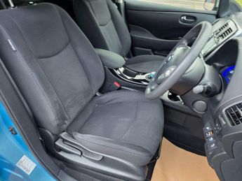 Nissan Leaf 24kWh Acenta+ Hatchback 5dr Electric Auto (107 bhp)