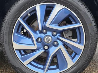 Nissan Leaf 24kWh Acenta+ Hatchback 5dr Electric Auto (107 bhp)