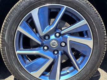 Nissan Leaf 24kWh Acenta+ Hatchback 5dr Electric Auto (107 bhp)