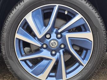 Nissan Leaf 24kWh Acenta+ Hatchback 5dr Electric Auto (107 bhp)