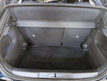 Vauxhall Mokka Electric 50kWh SRi Premium SUV 5dr Electric Auto (136 ps)